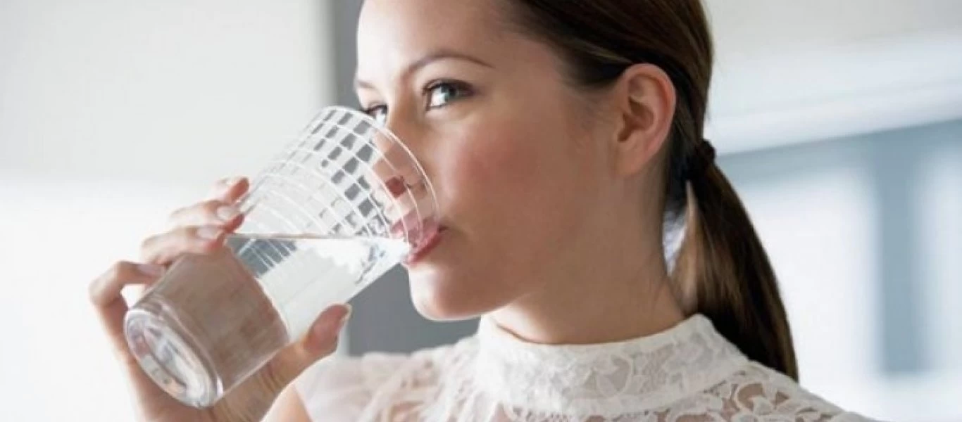 Πόσο σημαντικό είναι να πίνεις νερό όταν οδηγείς;